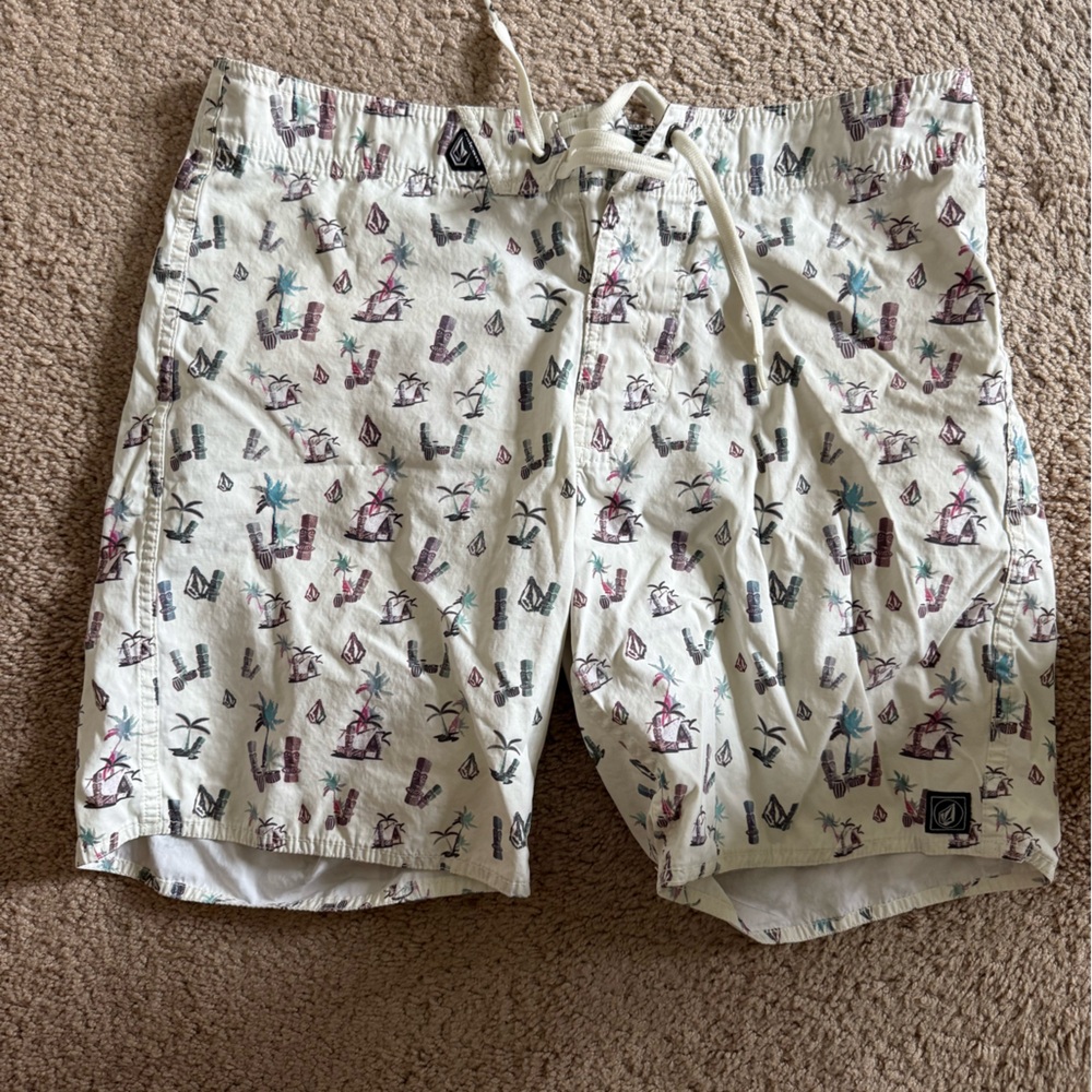 Volcom boardshorts men’s 32